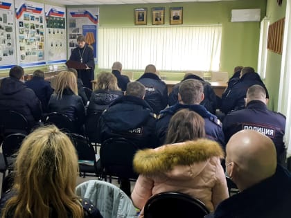 БЕСЕДА СВЯЩЕННИКА С СОТРУДНИКАМИ ПОЛИЦИИ