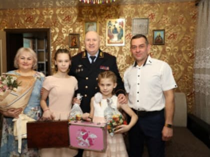 Начальник областного полицейского главка принял новогоднюю эстафету добрых дел