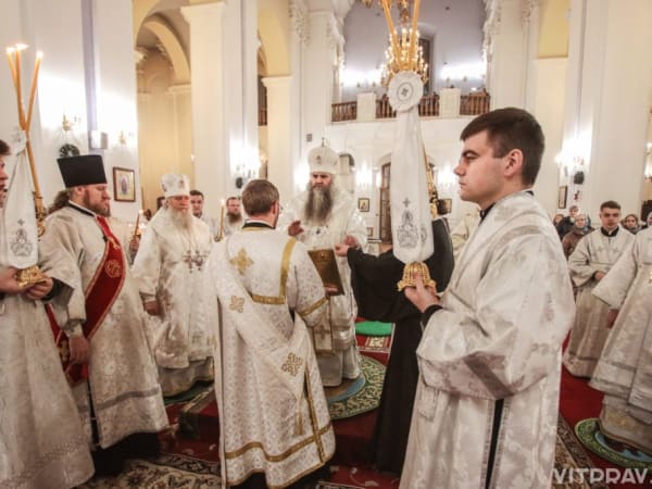 Глава Нижегородской митрополии совершил всенощное бдение в Свято-Успенском кафедральном соборе Витебска