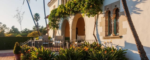 venue exterior photograph — Casa del Herrero, from its own website