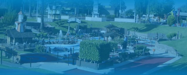 mini golf course photograph — Camelot Golfland Pizza Parlor, from its own website