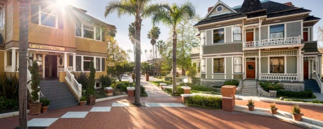 venue exterior/streetscape — Heritage Square, from its own website
