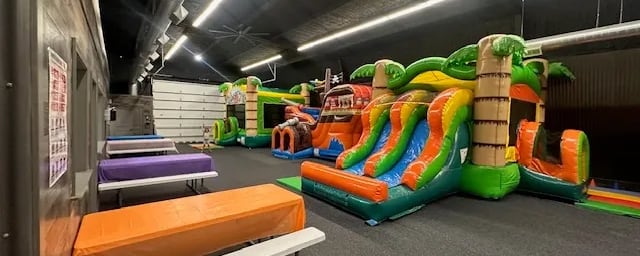 Bounce-Barn Bounce Barn Edwardsville Illinois, from its own website