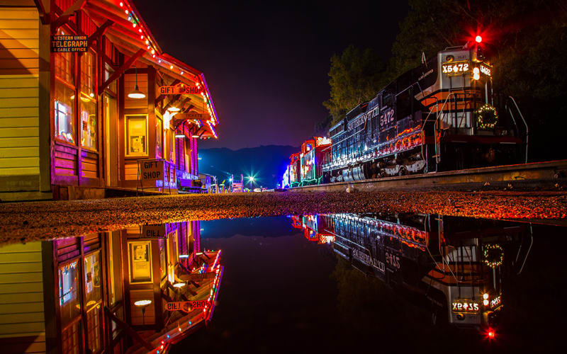 Train of Lights Niles Canyon Railway, from its own website