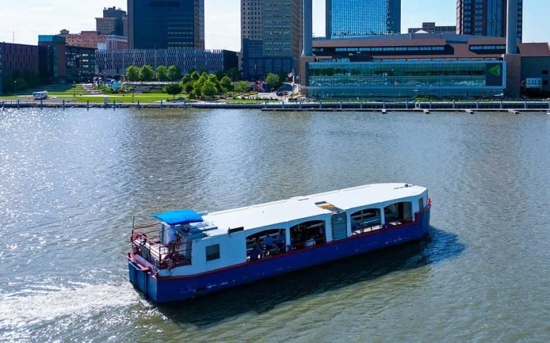 J&M Cruise Lines - The Sandpiper and The Glass City Pearl, from its own website