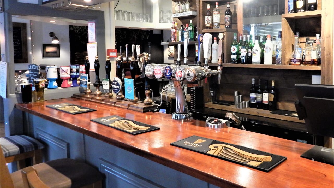 Unicorn Pub and Dining Room in Tonbridge