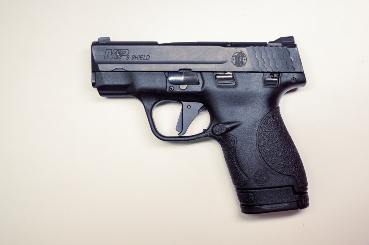 Smith & Wesson M&P Shield 9mm Gen 1 w/IWB Kydex Holster-img-0
