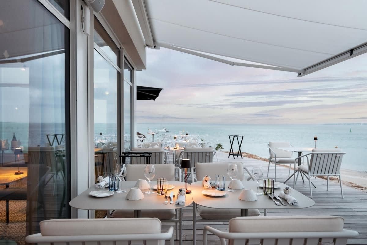 Vue aérienne du Bel Hôtel Oléron Thalasso & Spa, MGallery, entre la forêt et la plage de Gatseau, à Saint-Trojan-les-Bains