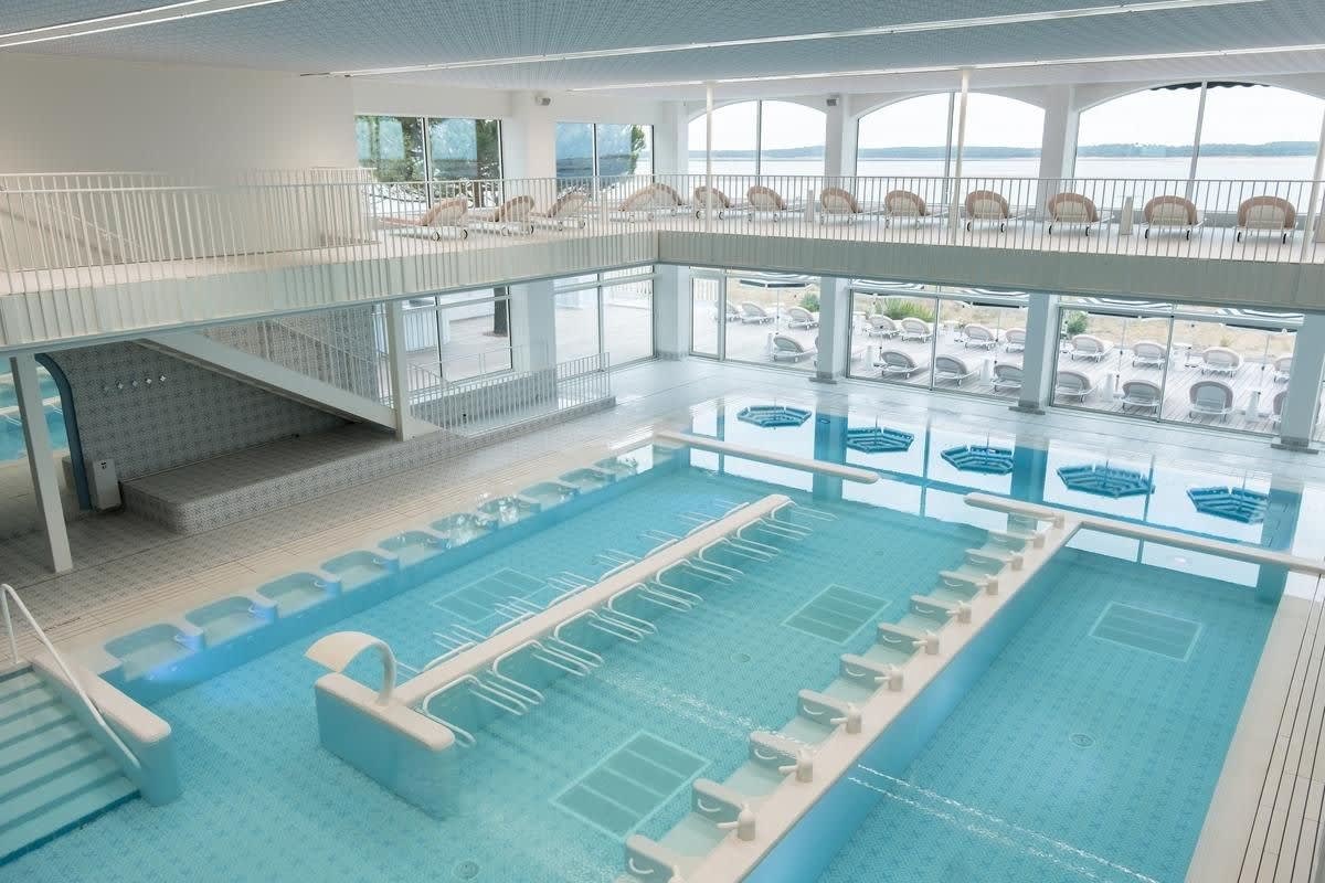 Vue aérienne du Bel Hôtel Oléron Thalasso & Spa, MGallery, entre la forêt et la plage de Gatseau, à Saint-Trojan-les-Bains