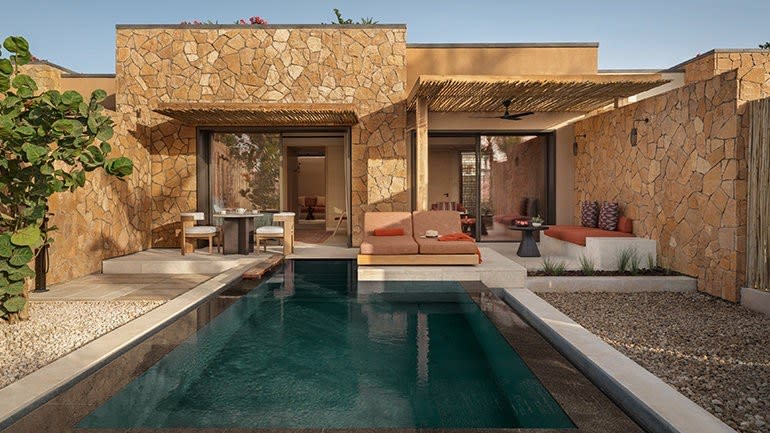Una villa de Six Senses AMAALA y su piscina privada de piedra