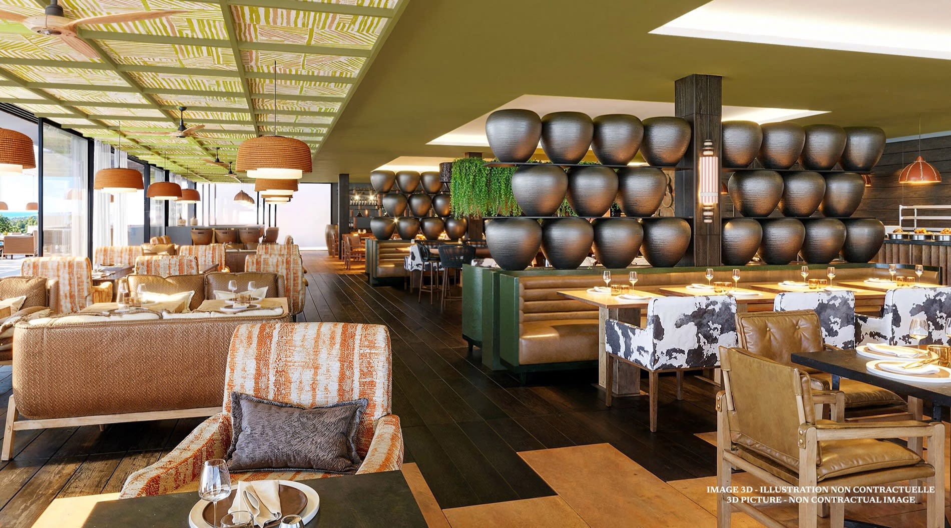 Saal des Restaurants Nguni im Club Med South Africa Beach & Safari, gestreifte Sessel und Wand aus Tonkrügen