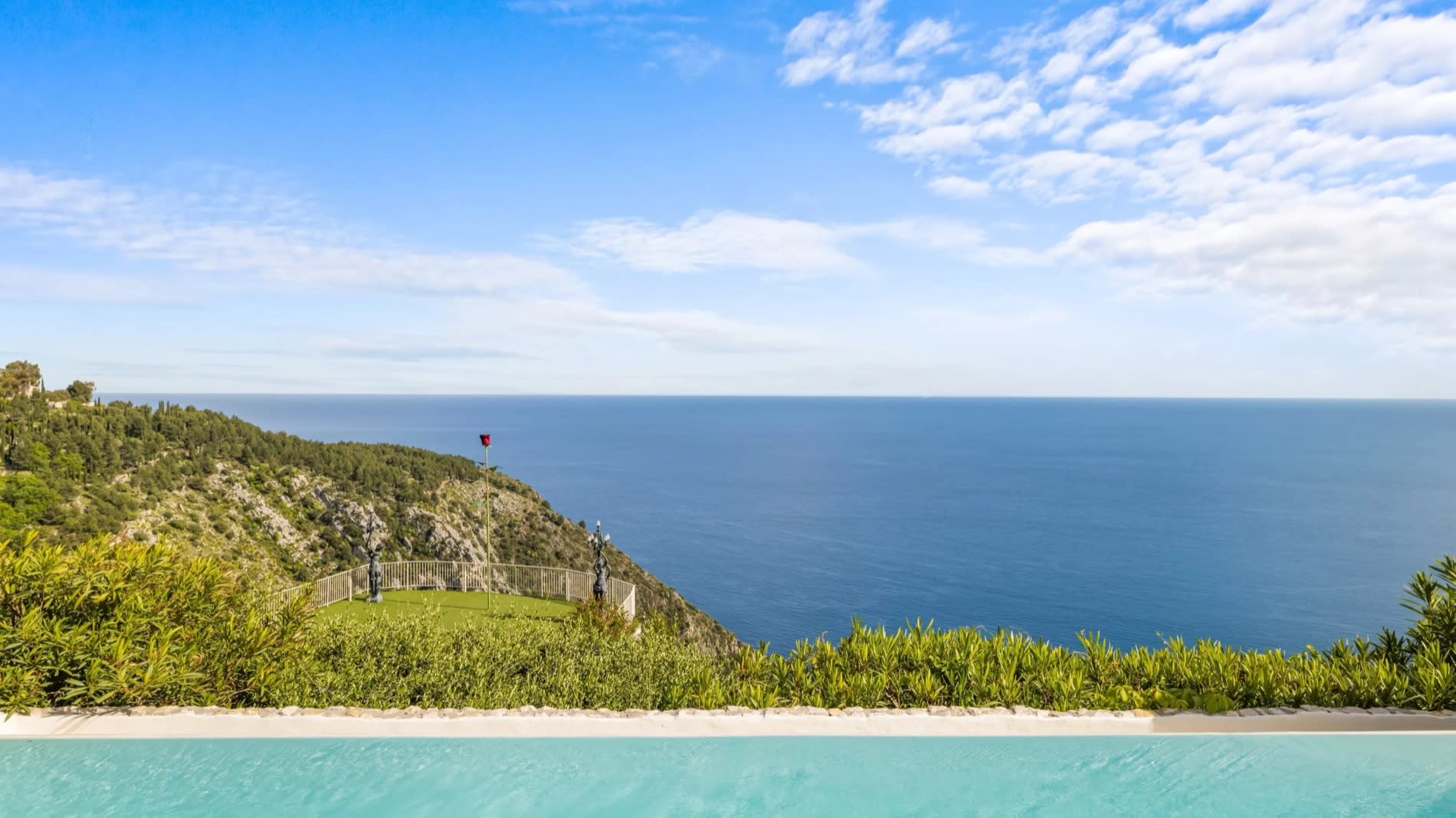 Infinity pool at Château de la Chèvre d'Or in Èze, overlooking the Mediterranean