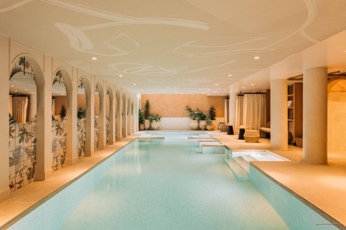 La piscine de 18 mètres sous verrière du Bloomy Spa au Bloom House à Paris
