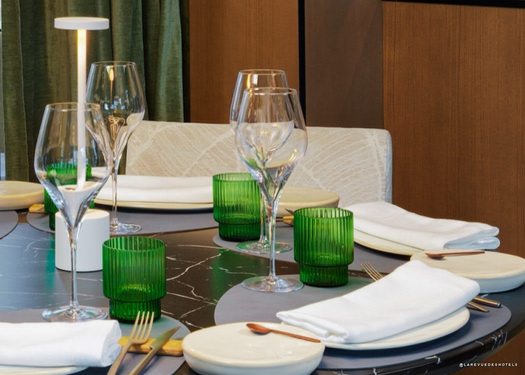 Table dressée du restaurant AMALUR au Gran Hotel Taoro