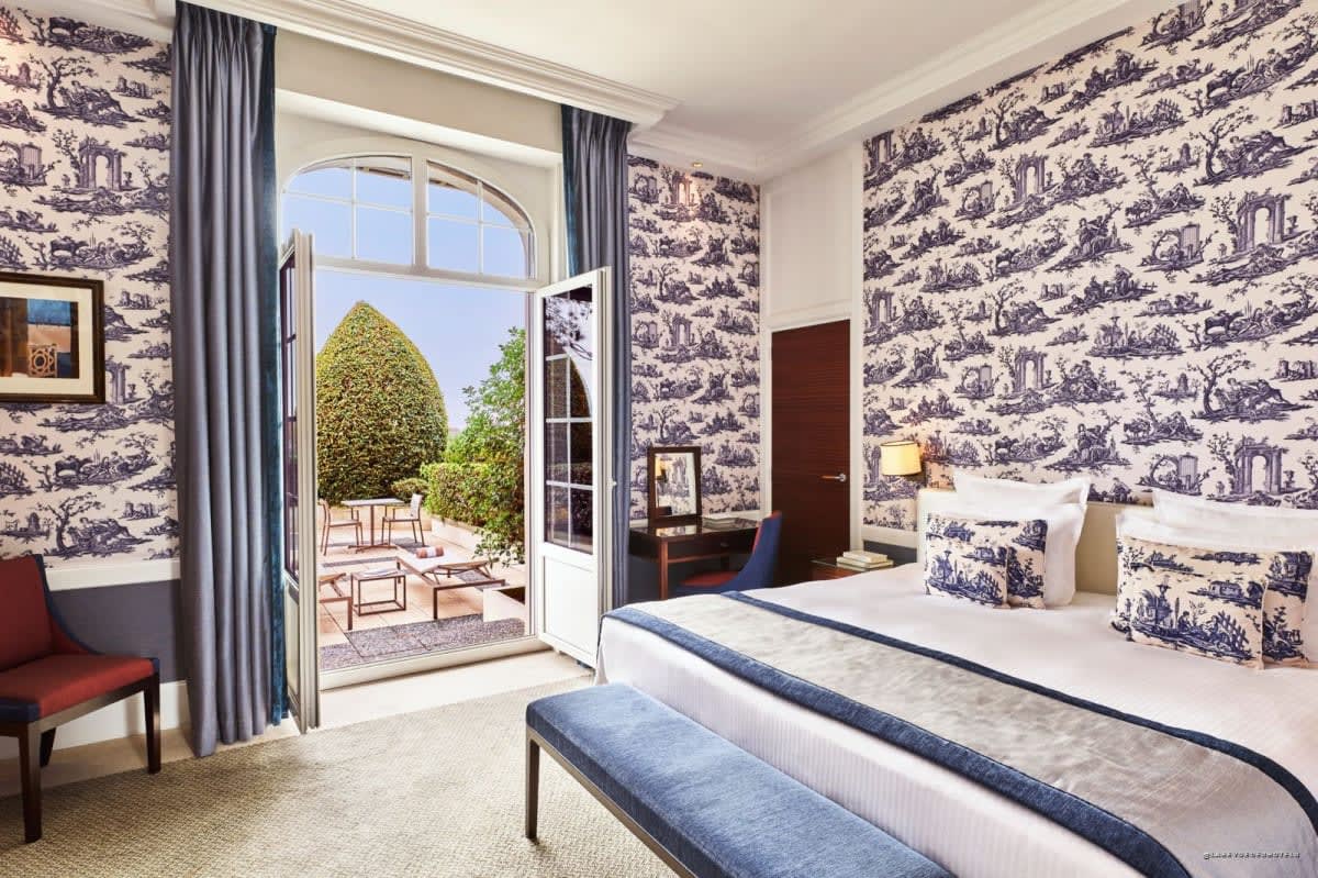Una habitación Prestige con terraza del Hôtel Barrière Le Normandy en Deauville