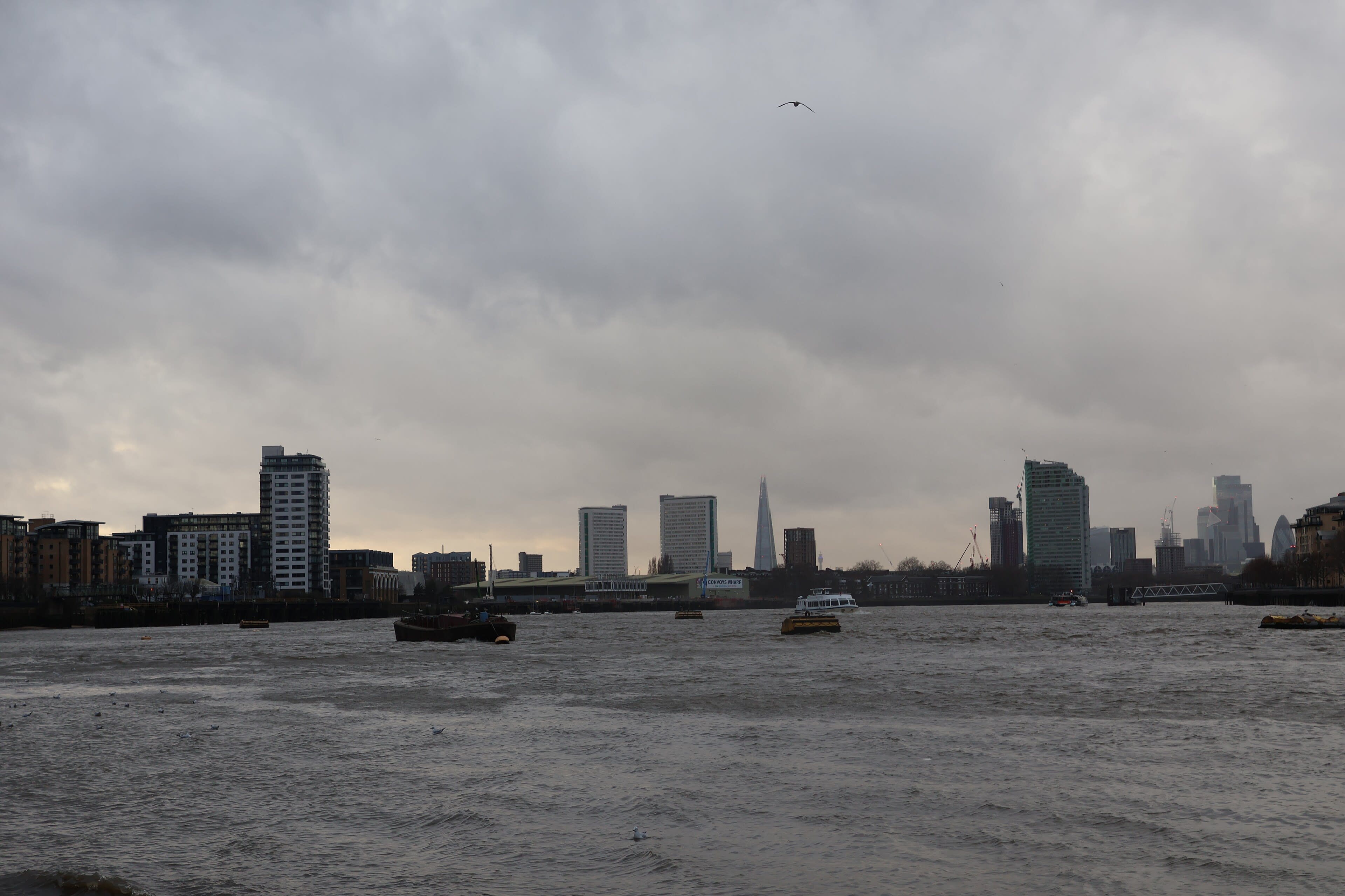 Le skyline de Londres dominé par The Shard, qui abrite la piscine d'hôtel la plus haute d'Europe de l'Ouest.