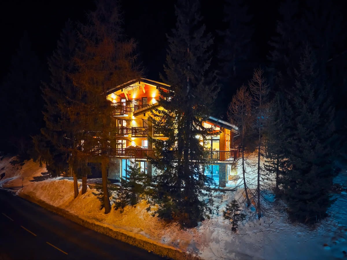 Vue aérienne de La Plagne sous la neige, station du domaine Paradiski · location de chalets de luxe