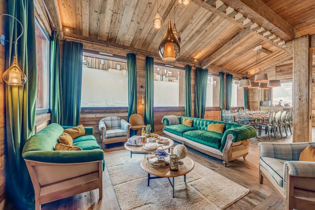 Vue aérienne de La Plagne sous la neige, station du domaine Paradiski · location de chalets de luxe