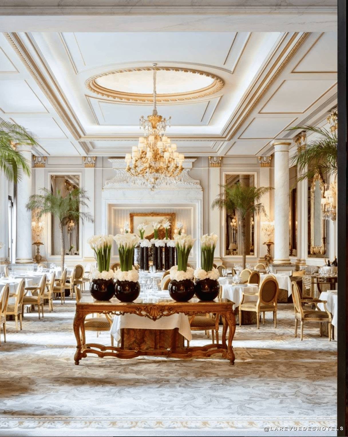 The dining room of Le Cinq restaurant at Four Seasons George V in Paris