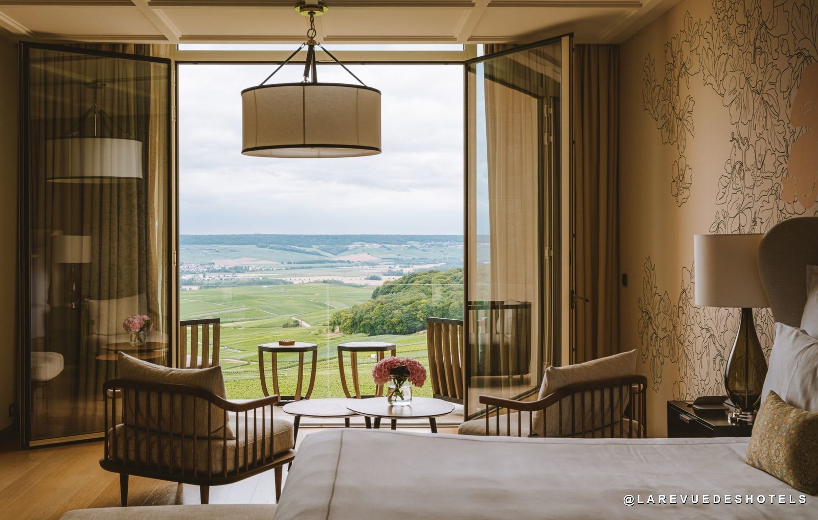 sources de caudalie facade maison lievre hotel vignoble