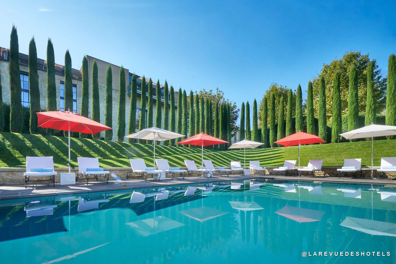 sources de caudalie facade maison lievre hotel vignoble
