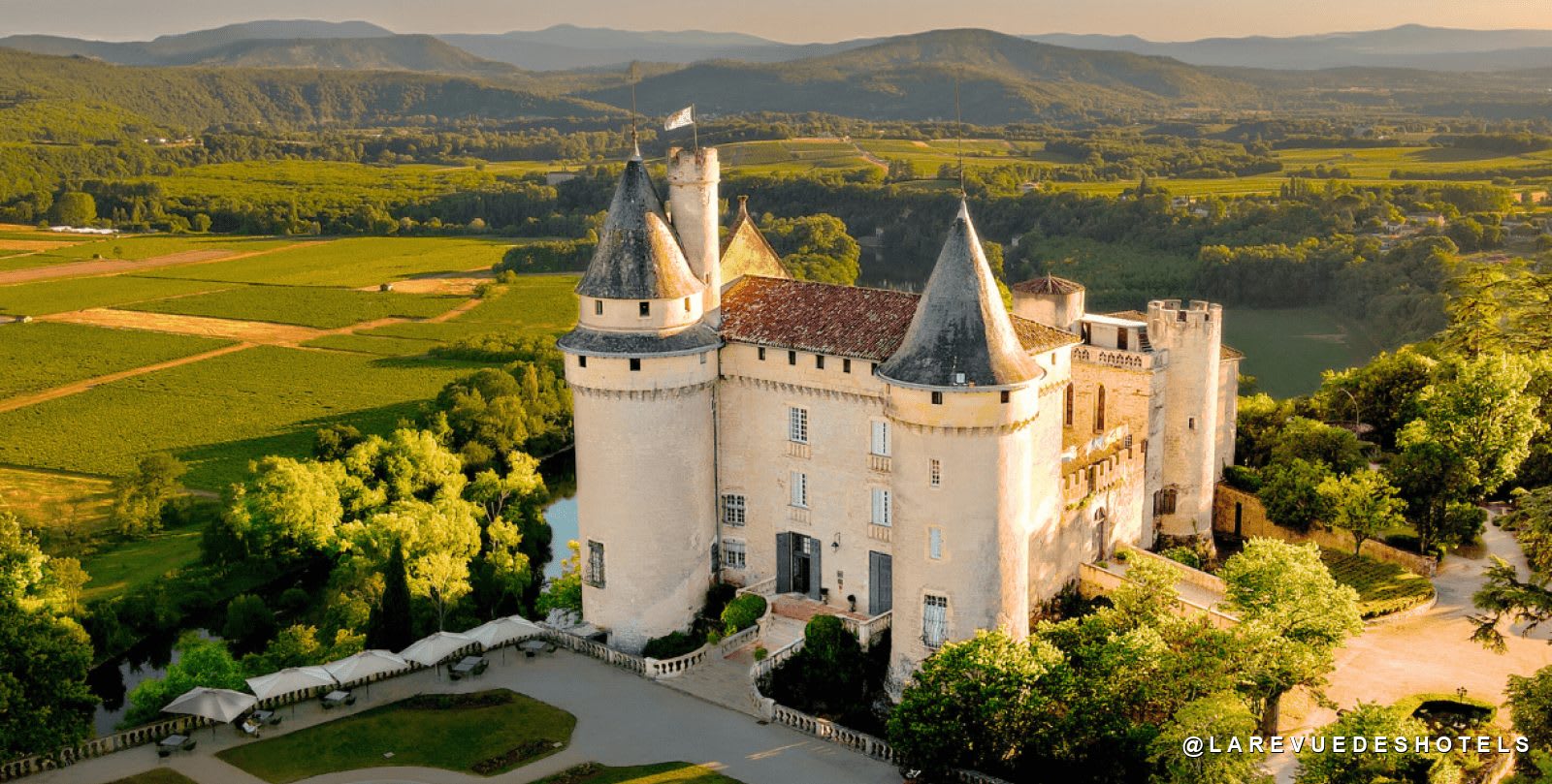 sources de caudalie facade maison lievre hotel vignoble