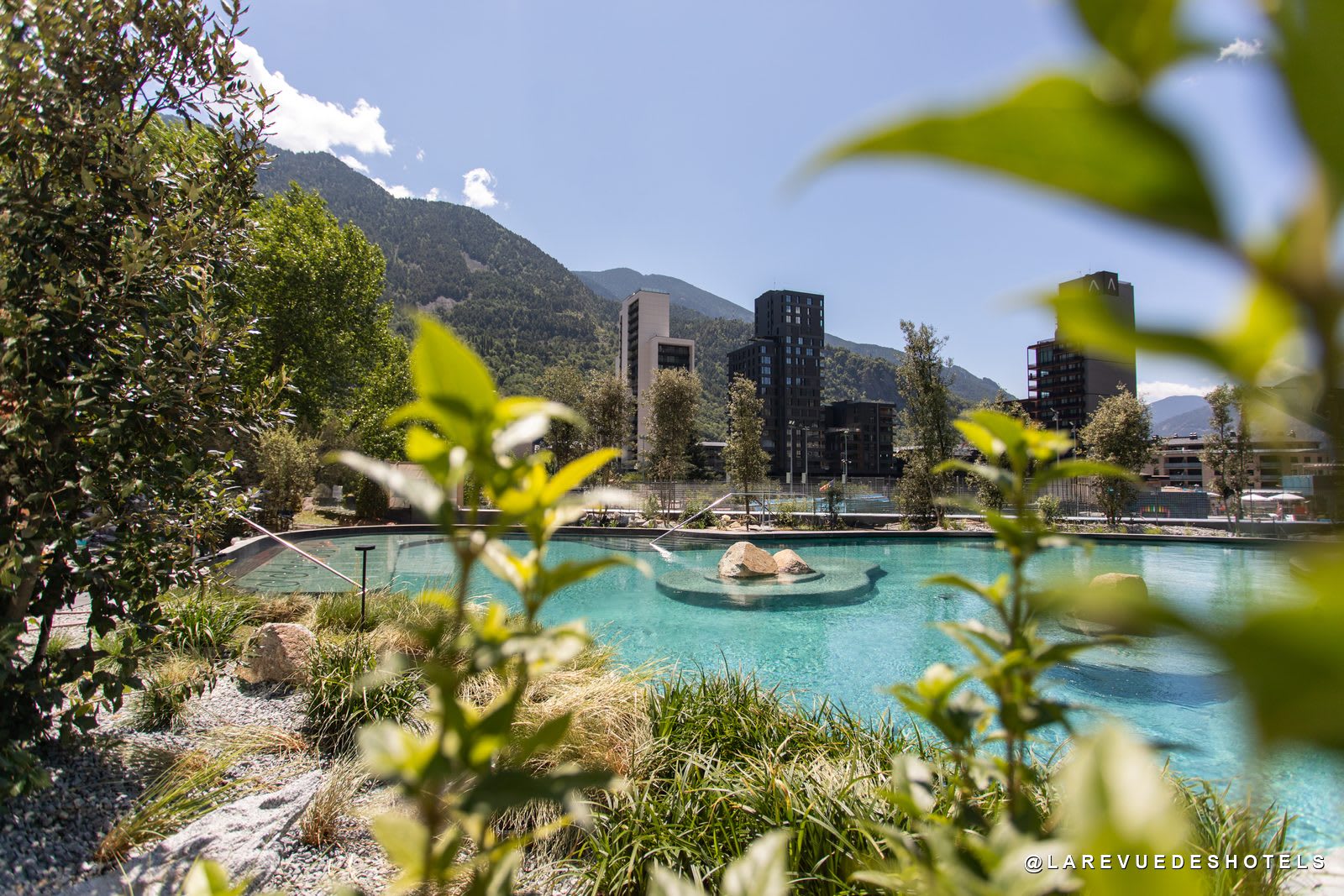 L'architecture iconique et la lagune thermale de Caldea, en Andorre