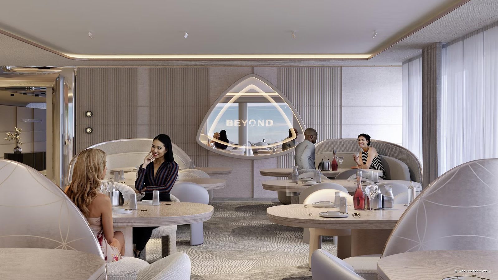A restaurant aboard the Maybach Ocean Club · La Revue des Hôtels