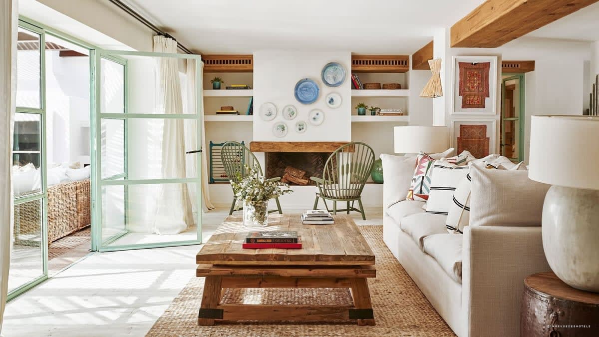 Salon d'une suite du Marbella Club Hotel · La Revue des Hôtels