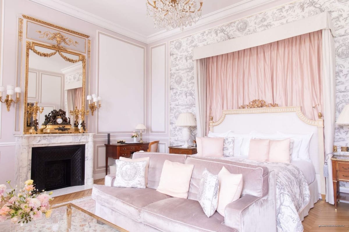 Suite at Domaine Les Crayères, in Reims · La Revue des Hôtels