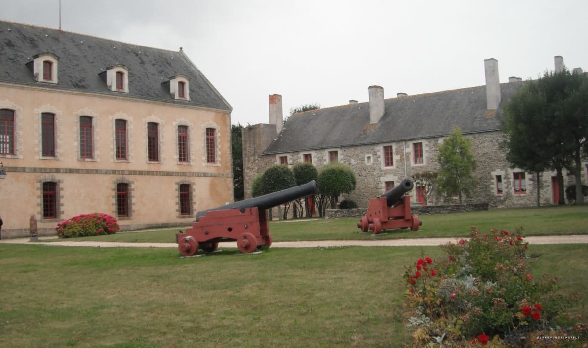 Les remparts de la Citadelle Vauban de Belle-Île-en-Mer · La Revue des Hôtels