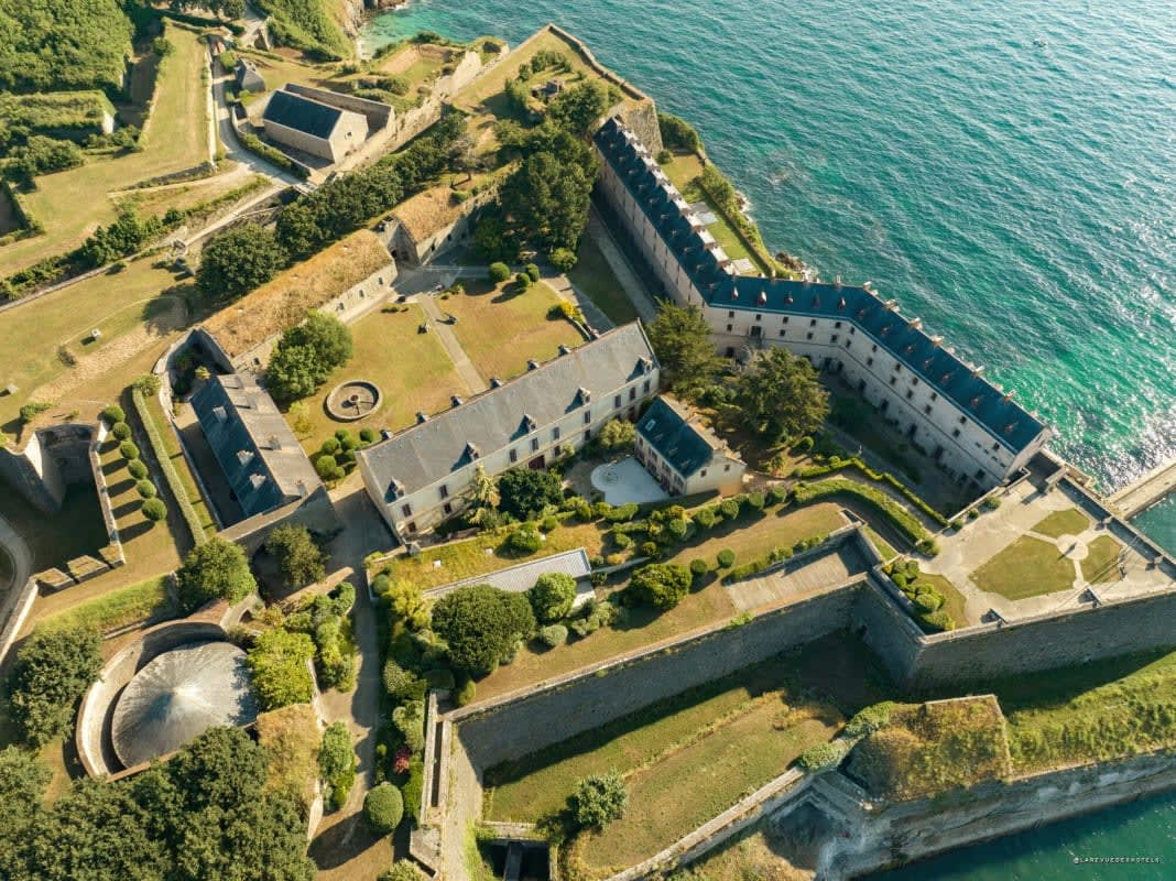 Projet Emblems Collection à la Citadelle Vauban, visuel Accor · La Revue des Hôtels