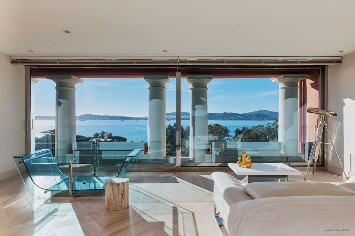 COMO Le Beauvallon domine le golfe de Saint-Tropez, à Grimaud · La Revue des Hôtels