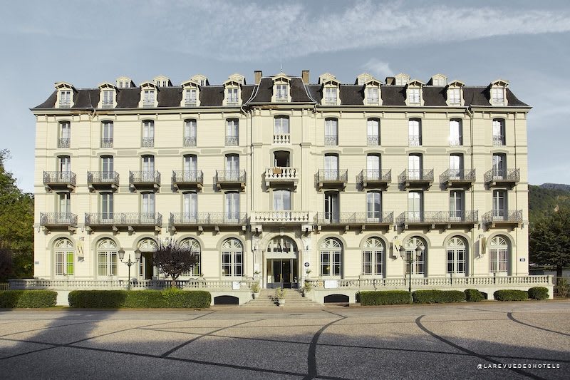 La façade de l'Hôtel Majestic de Luchon, racheté par le groupe HIS · La Revue des Hôtels