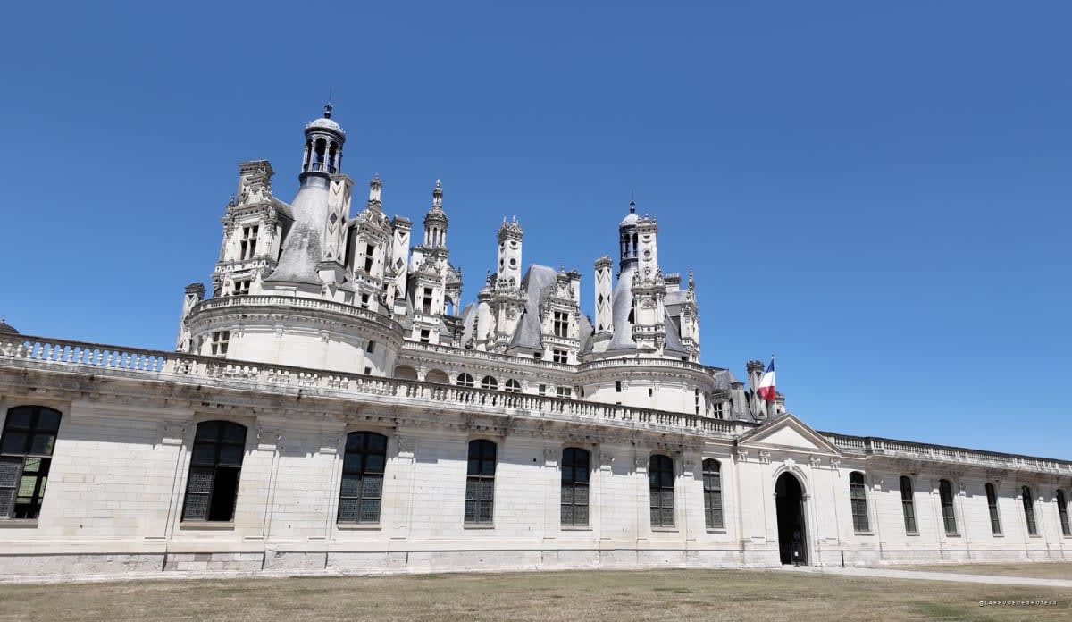 Le château de Chambord, à 20 minutes de l'hôtel · Château La Borde en Sologne · La Revue des Hôtels