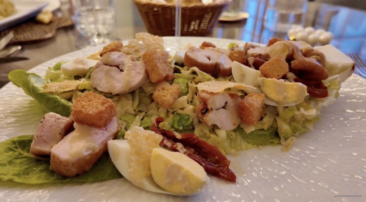 Une salade du restaurant Mémoire · Château La Borde en Sologne · La Revue des Hôtels