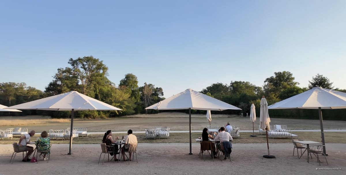 Le cadre du restaurant Mémoire · Château La Borde en Sologne · La Revue des Hôtels