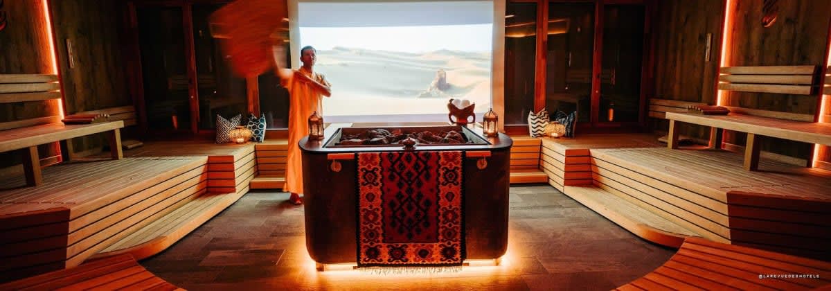 Una sauna panorámica del Mountain Resort Feuerberg en Austria