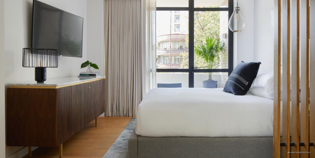 Chambre au design mexicain contemporain du Kimpton El Castelar