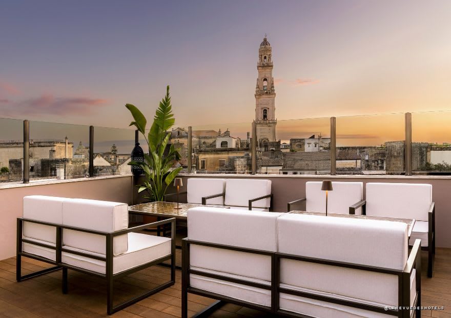 Le rooftop du Tivoli Palazzo 1880 Lecce avec vue sur le campanile de la cathédrale