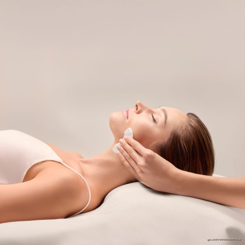 Soin du visage La Prairie avec pierre sculptante, comme au spa du St. Regis Le Morne
