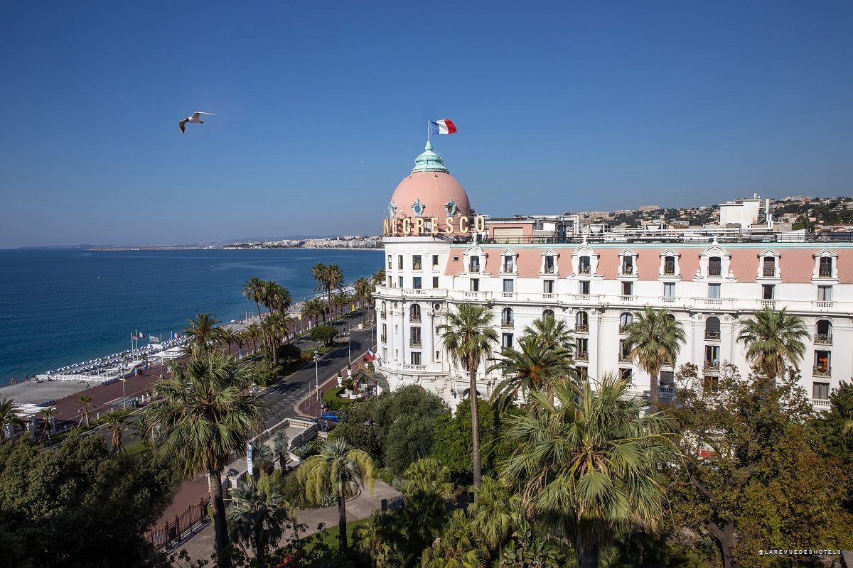 Le Negresco à Nice, façade Belle Époque et coupole rose sur la Promenade des Anglais