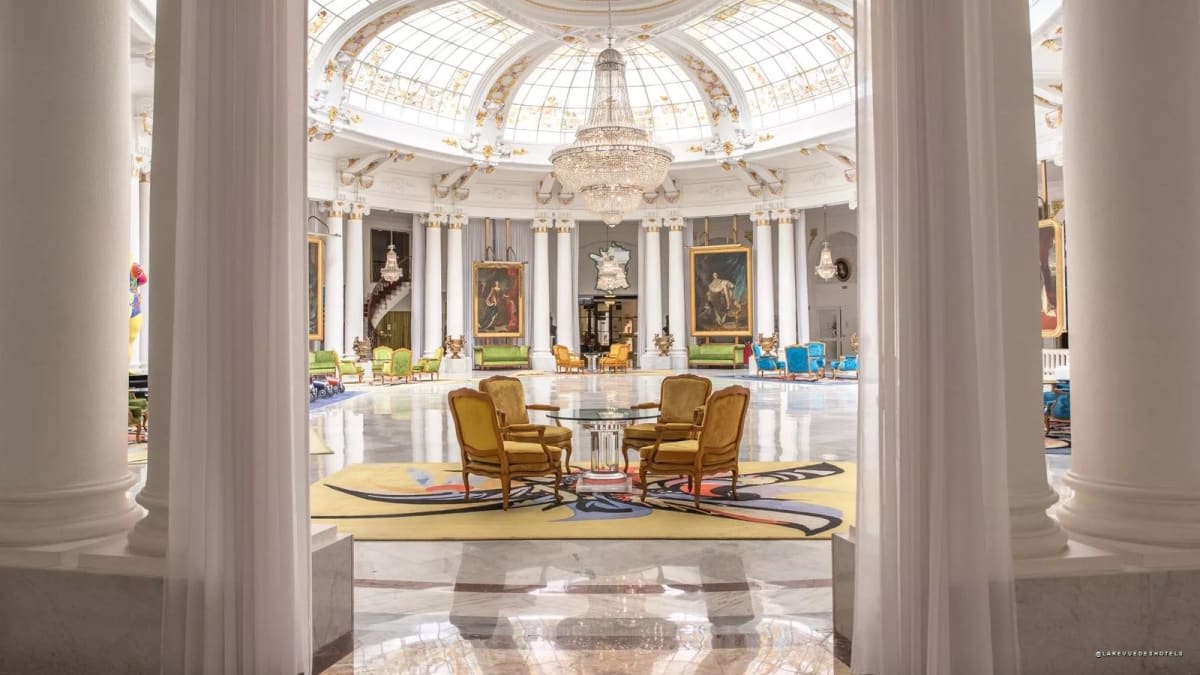Le Salon Royal de l'Hôtel Negresco, sa verrière et son lustre Baccarat