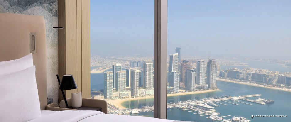 Une chambre King Premium High Floor avec vue mer au Ciel Dubai Marina
