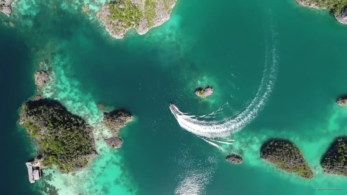 Une croisière-plongée Dune dans un lagon aux eaux turquoise