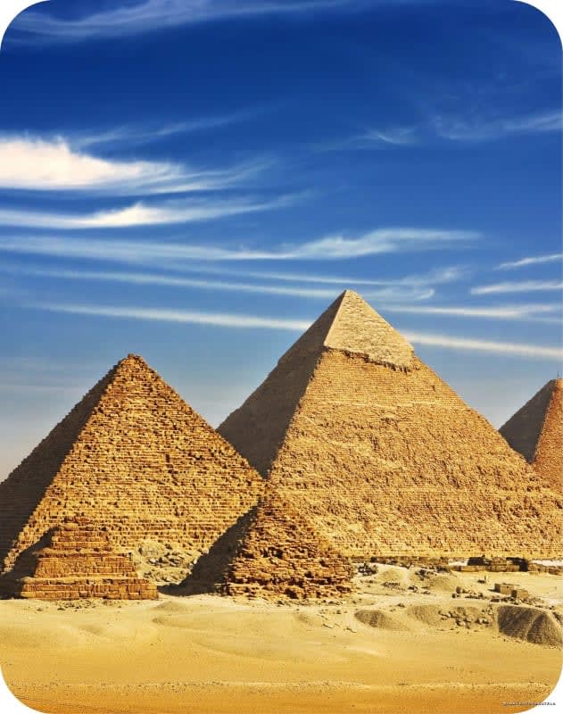 Les pyramides de Gizeh, en Égypte, au large des croisières en mer Rouge