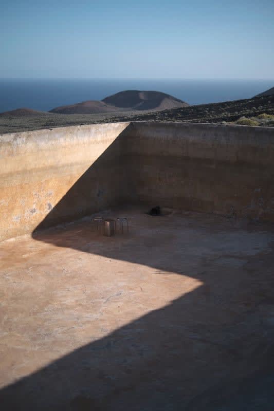 L'intérieur minimaliste du refuge El Elevador