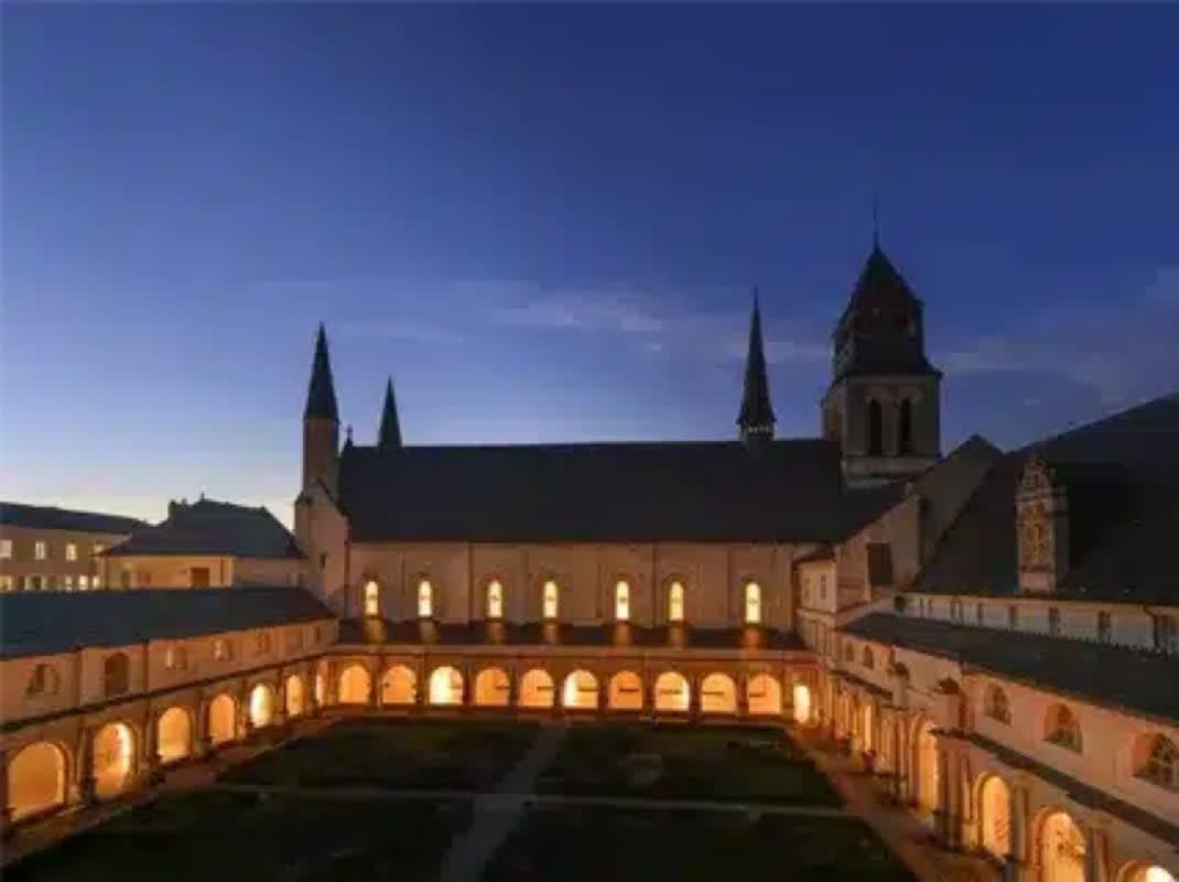 Le cloître de l'abbaye royale de Fontevraud