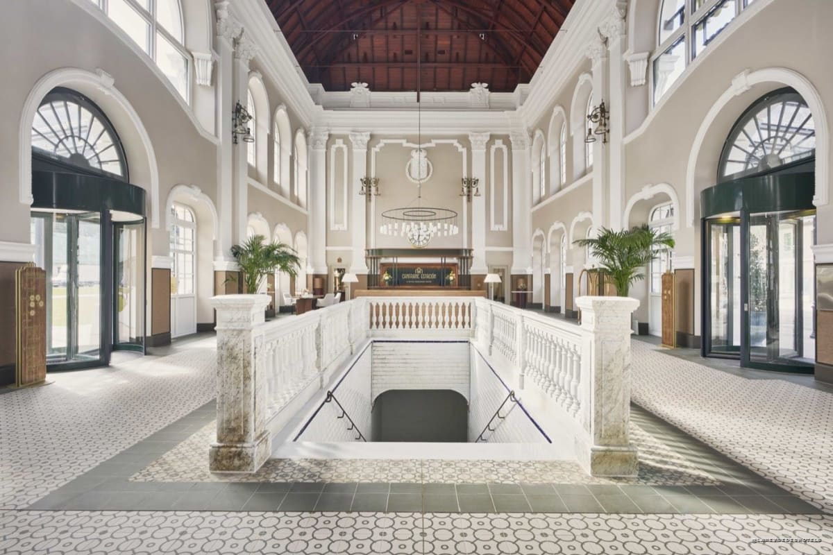 Los interiores restaurados de la estación de Canfranc, entre Art Déco y contemporáneo