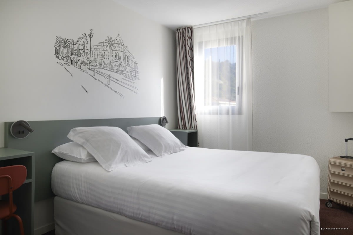 Hôtel Isidore room with hand-drawn mural